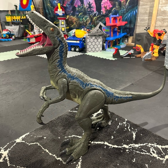 Jurassic World Raptor - Picture 3 of 6